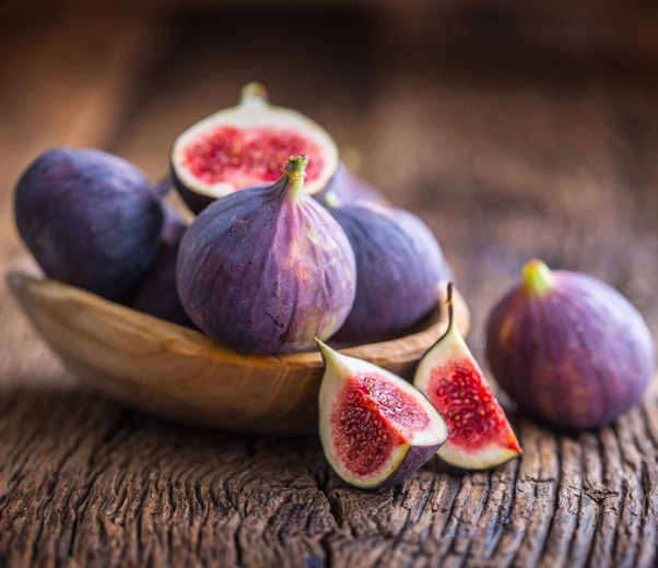 Ripe purple figs