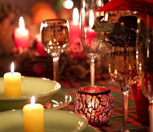 Table élégante avec des bougies