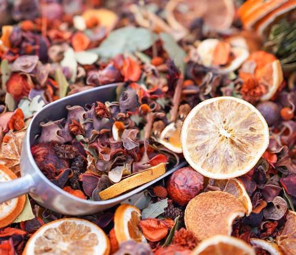 pot-pourri de fruits et d'épices pot-pourri de fruits et d'épices
